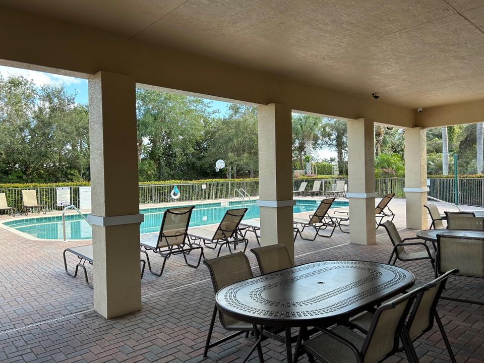 Active With Contract: $2,400 (3 beds, 2 baths, 1753 Square Feet)