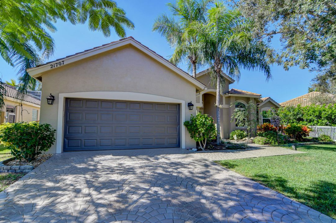 Active With Contract: $6,000 (4 beds, 3 baths, 2731 Square Feet)