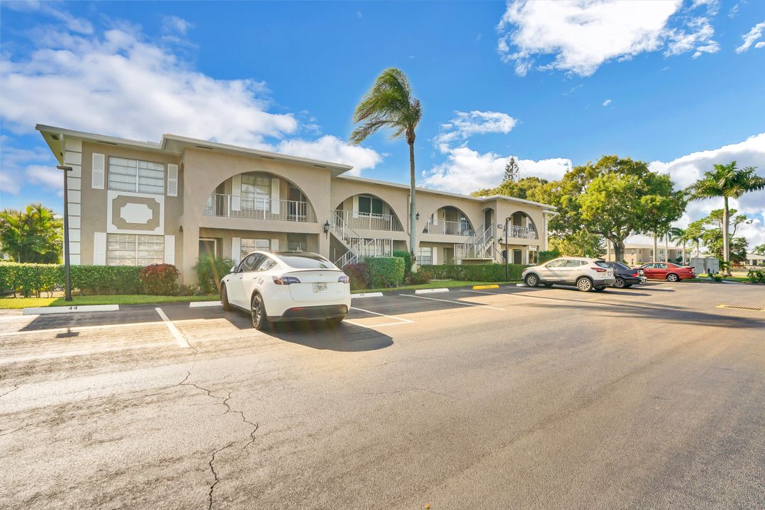 Active With Contract: $220,000 (2 beds, 2 baths, 1125 Square Feet)