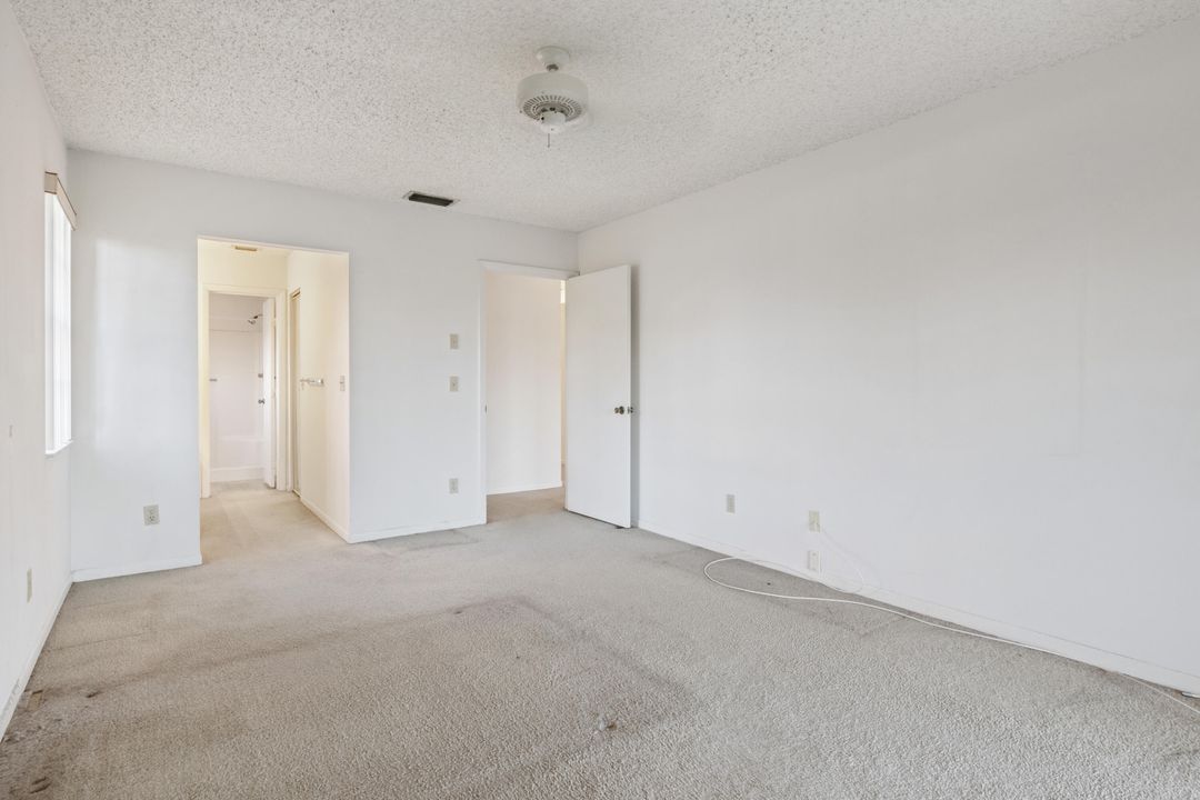 Active With Contract: $349,900 (2 beds, 2 baths, 1178 Square Feet)