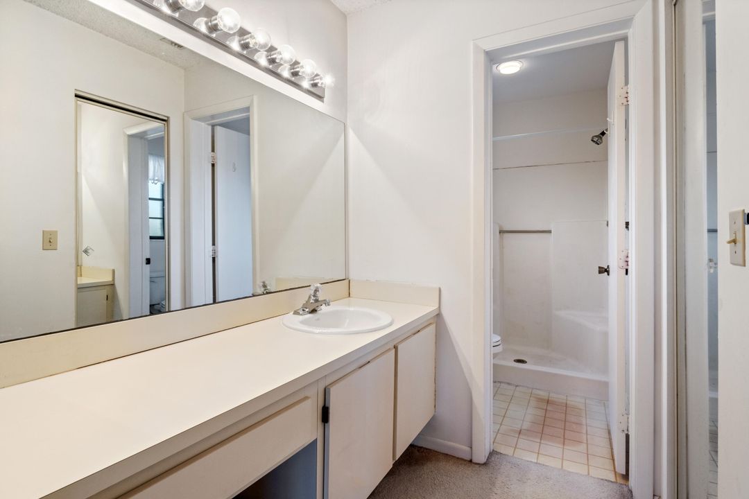 Active With Contract: $349,900 (2 beds, 2 baths, 1178 Square Feet)
