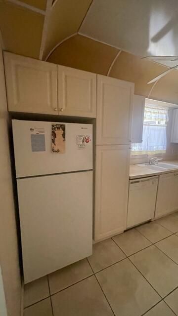 Active With Contract: $129,000 (2 beds, 2 baths, 888 Square Feet)