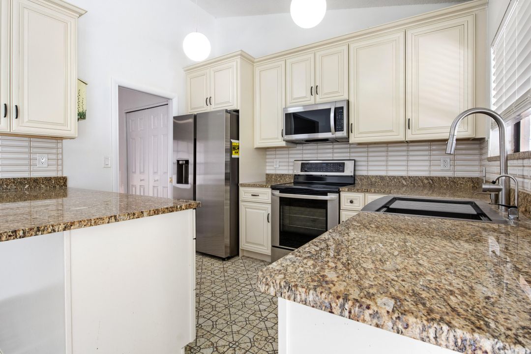 Active With Contract: $449,900 (3 beds, 2 baths, 1734 Square Feet)