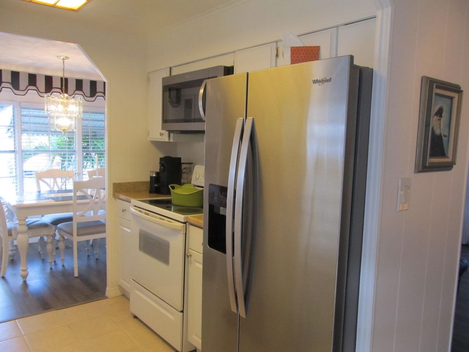 Active With Contract: $199,000 (2 beds, 2 baths, 1032 Square Feet)