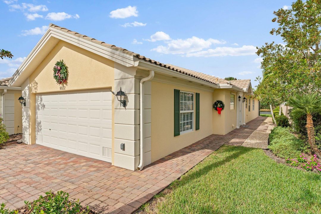 Active With Contract: $499,000 (2 beds, 2 baths, 1680 Square Feet)