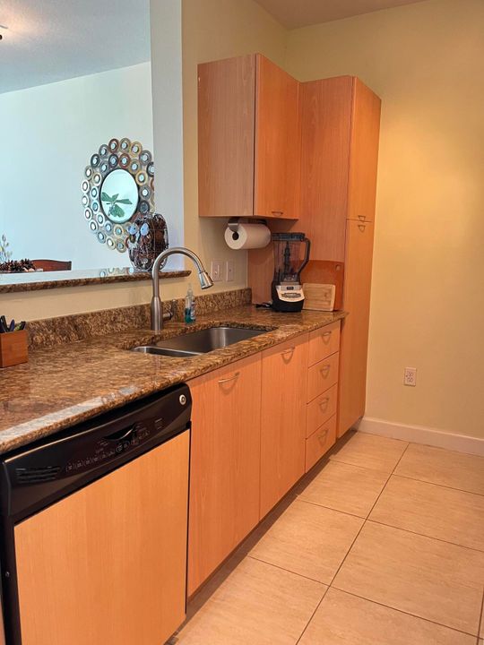 Recently Rented: $2,200 (1 beds, 1 baths, 768 Square Feet)