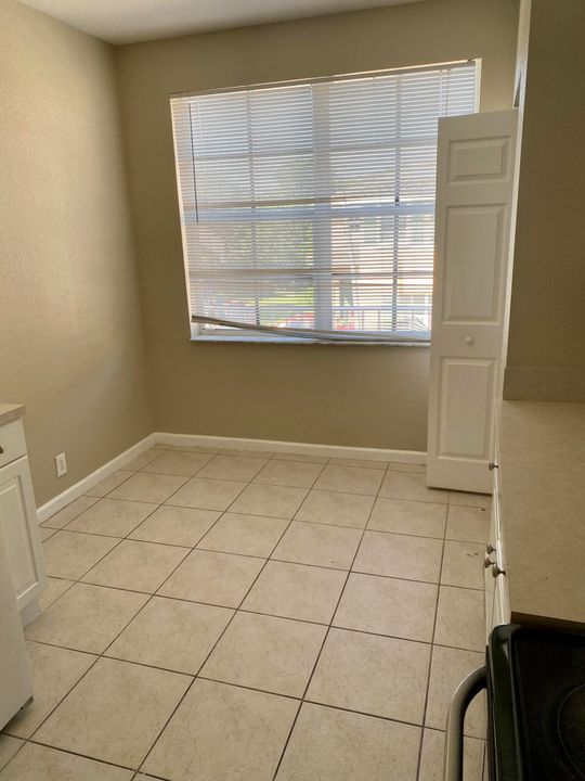 Active With Contract: $2,500 (3 beds, 3 baths, 1601 Square Feet)