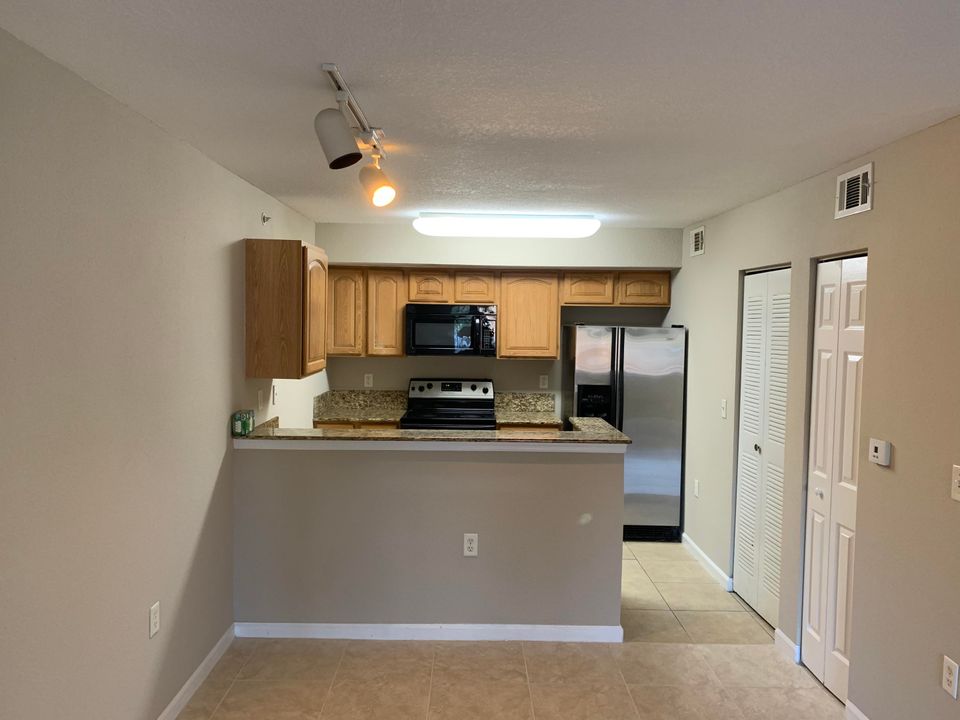 Active With Contract: $2,000 (3 beds, 2 baths, 1321 Square Feet)