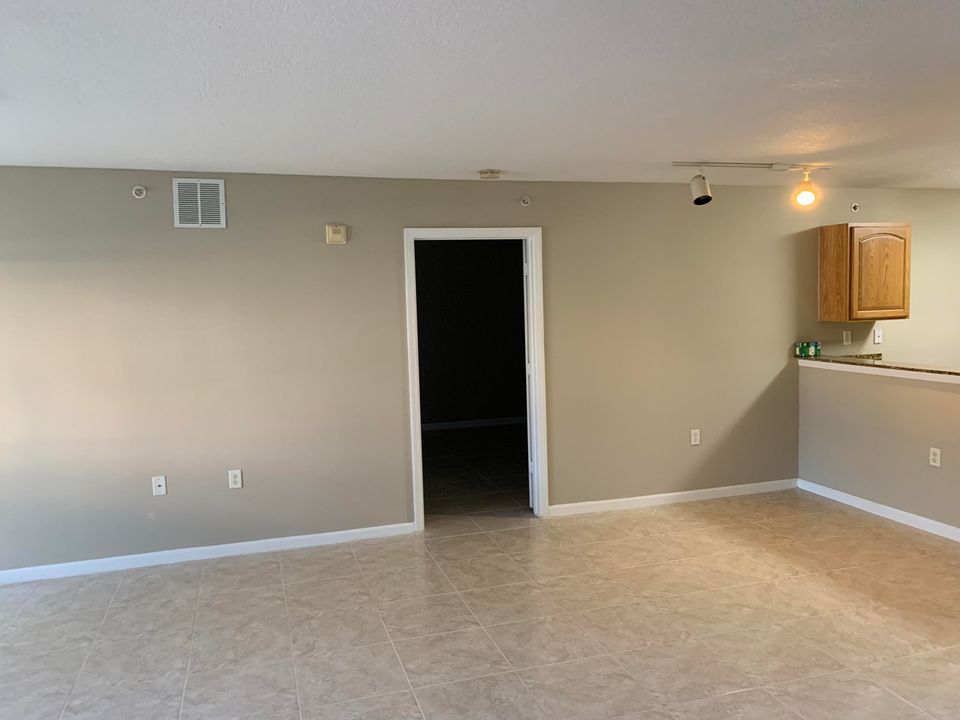 Active With Contract: $2,000 (3 beds, 2 baths, 1321 Square Feet)