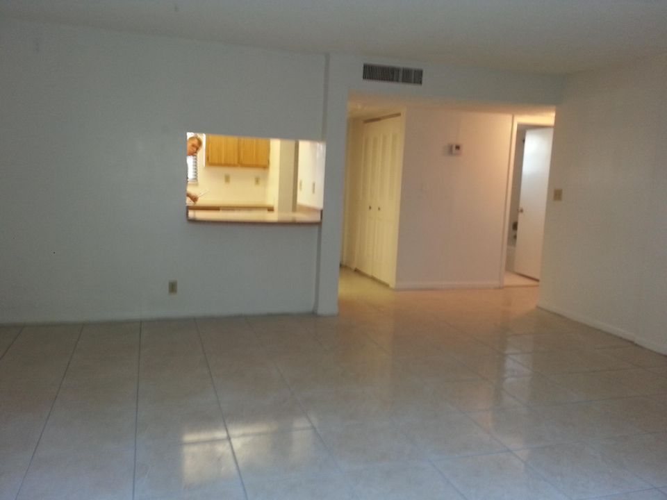 Active With Contract: $154,900 (1 beds, 1 baths, 775 Square Feet)