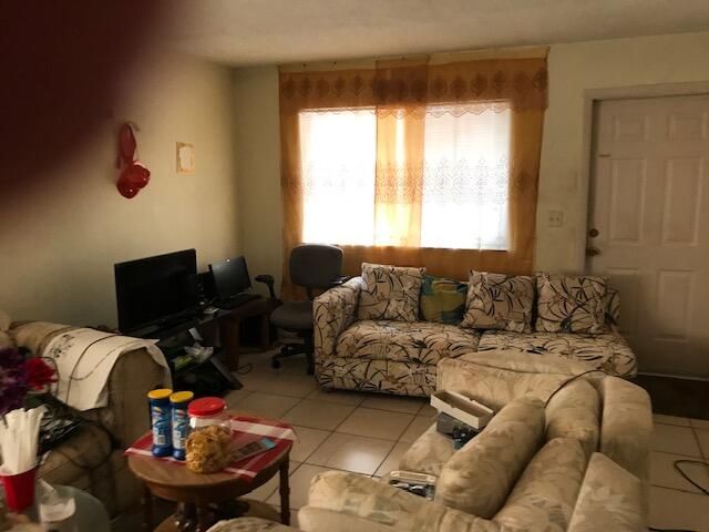 Recently Sold: $159,000 (2 beds, 1 baths, 844 Square Feet)