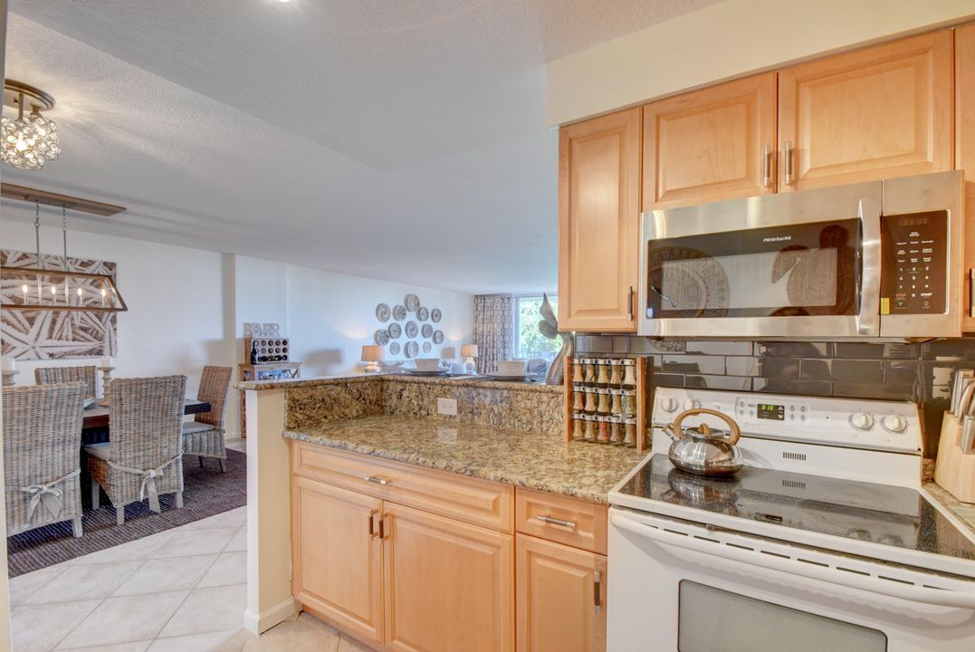 Active With Contract: $3,200 (2 beds, 2 baths, 1375 Square Feet)