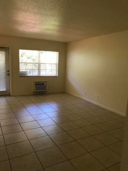 Active With Contract: $131,900 (2 beds, 1 baths, 756 Square Feet)