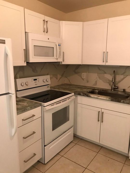 Active With Contract: $131,900 (2 beds, 1 baths, 756 Square Feet)