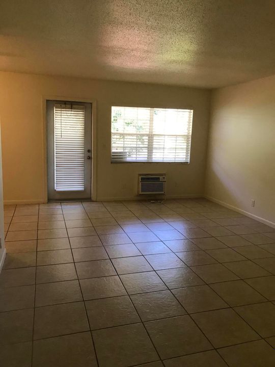 Active With Contract: $131,900 (2 beds, 1 baths, 756 Square Feet)
