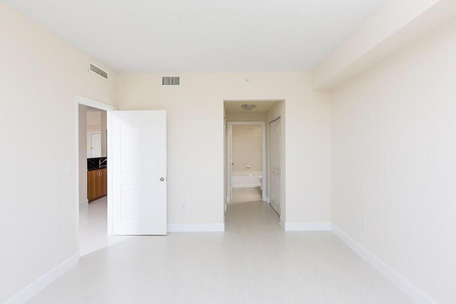 Active With Contract: $599,900 (2 beds, 2 baths, 1276 Square Feet)