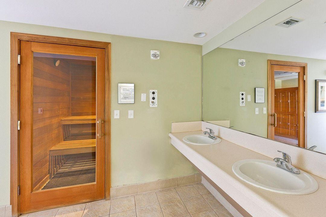合同活跃: $599,900 (2 贝兹, 2 浴室, 1276 平方英尺)