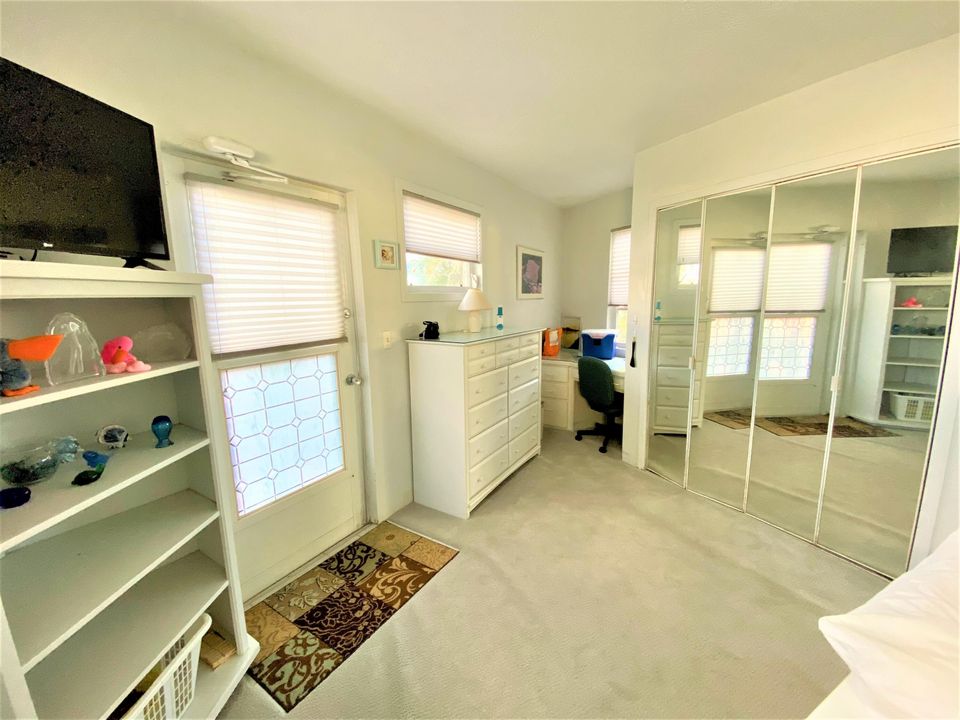 Active With Contract: $249,900 (1 beds, 1 baths, 885 Square Feet)