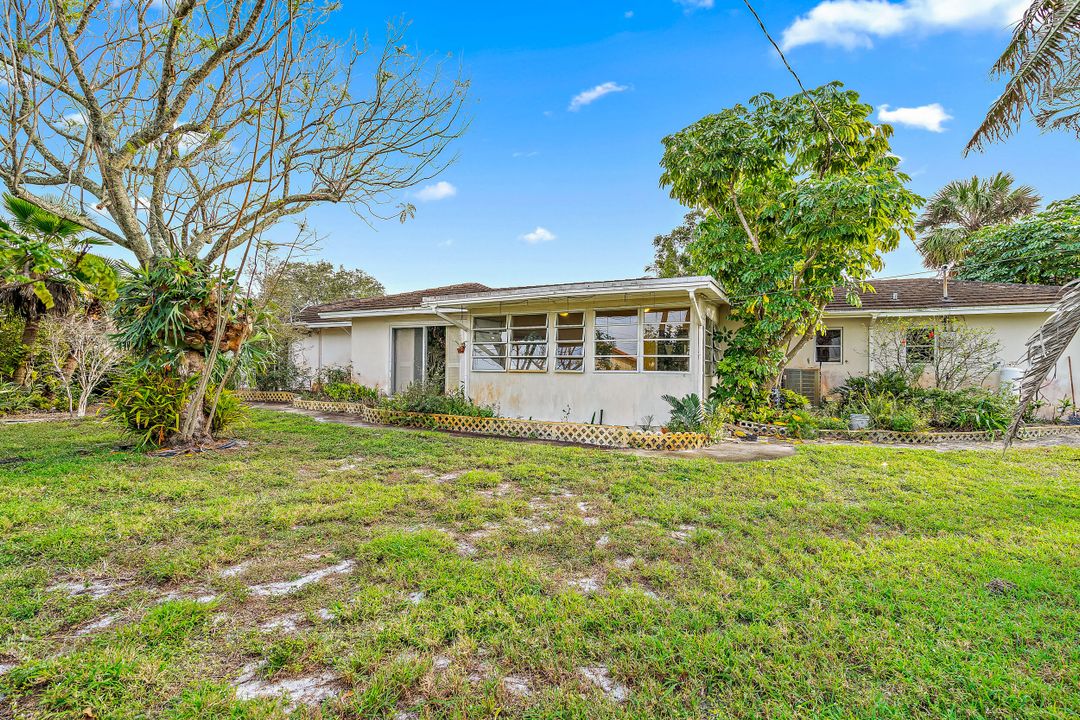 Active With Contract: $550,000 (3 beds, 2 baths, 1951 Square Feet)