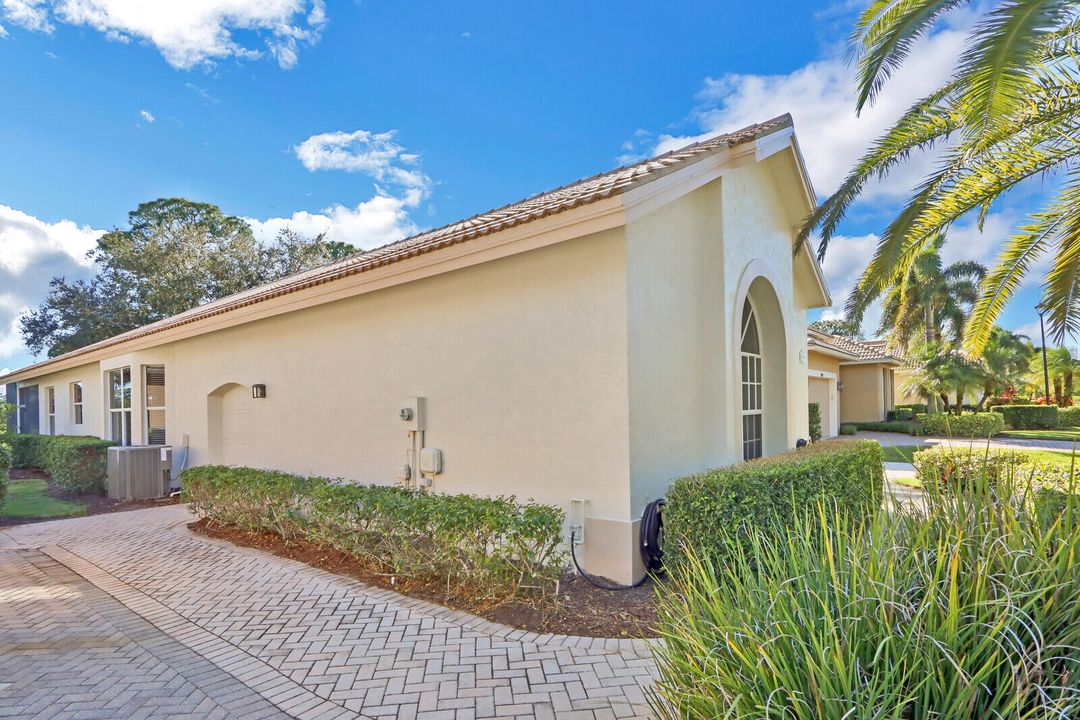 Active With Contract: $449,900 (2 beds, 2 baths, 2261 Square Feet)