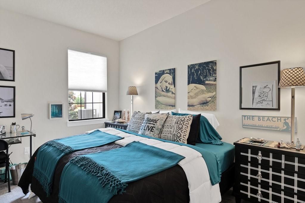 Active With Contract: $454,000 (2 beds, 2 baths, 1554 Square Feet)