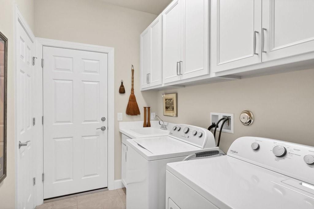 Active With Contract: $454,000 (2 beds, 2 baths, 1554 Square Feet)