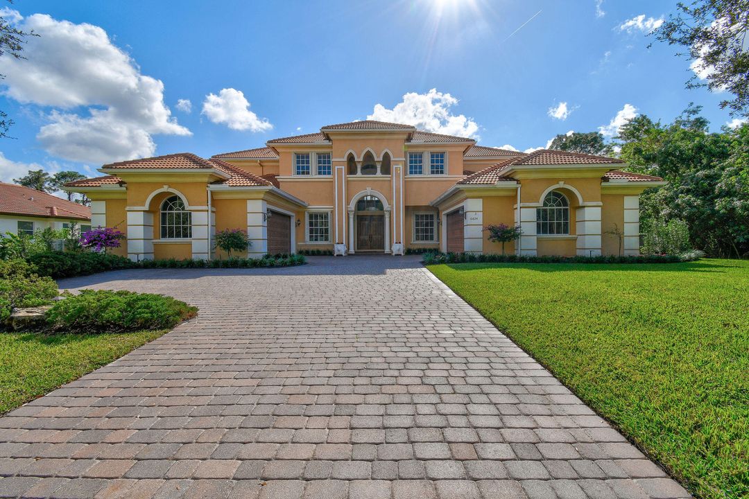 Recently Sold: $1,229,000 (5 beds, 5 baths, 4909 Square Feet)