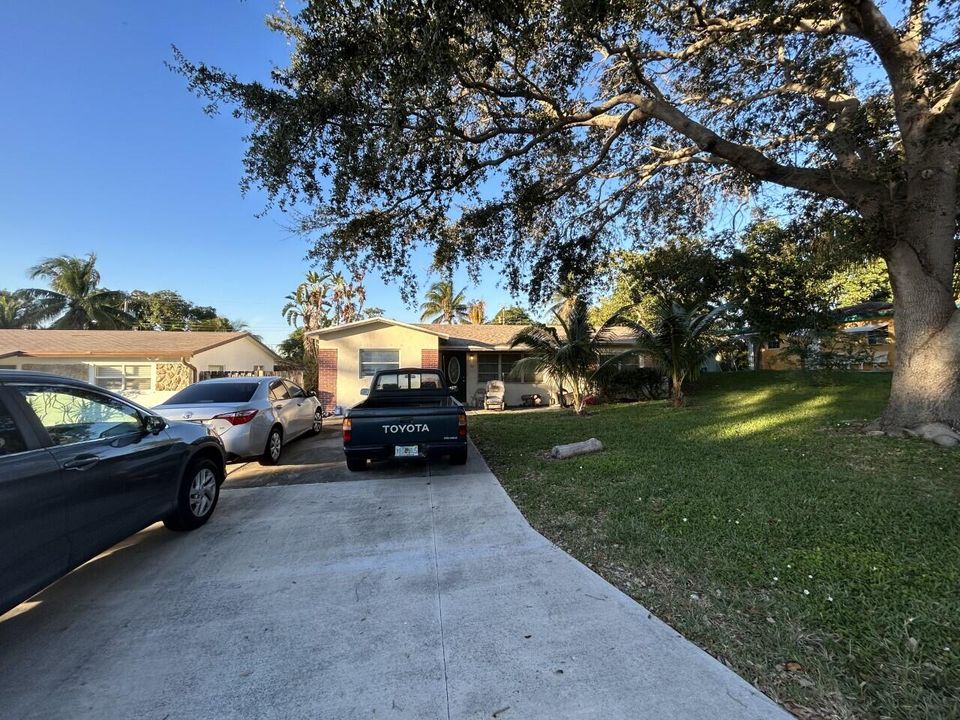 Recently Sold: $350,000 (3 beds, 2 baths, 1346 Square Feet)
