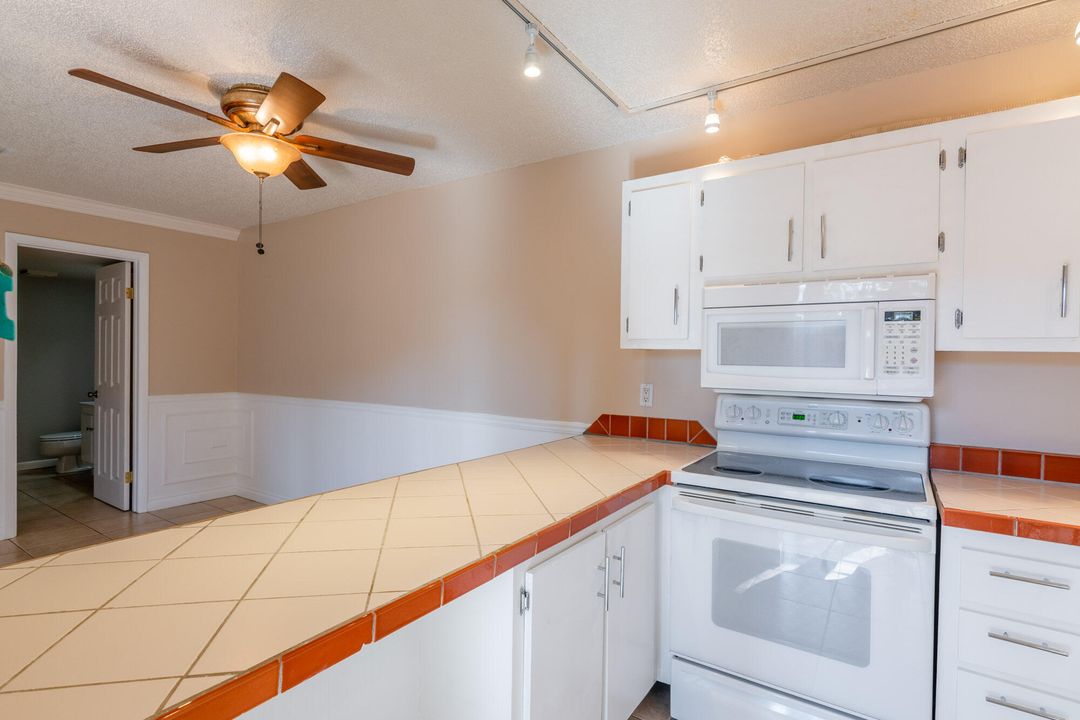 Active With Contract: $2,650 (2 beds, 2 baths, 1470 Square Feet)