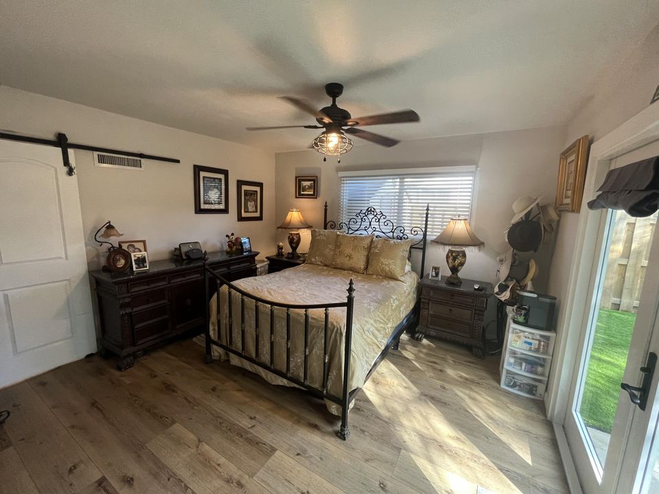 Active With Contract: $3,800 (3 beds, 2 baths, 1570 Square Feet)