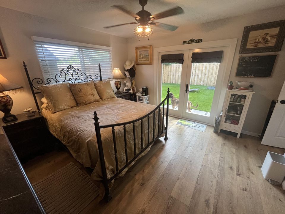 Active With Contract: $3,800 (3 beds, 2 baths, 1570 Square Feet)
