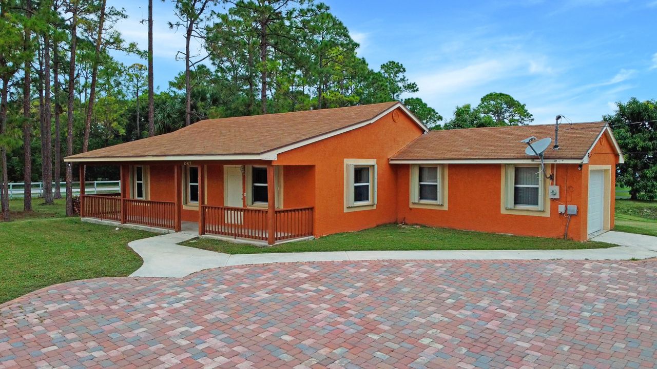 Recently Rented: $3,100 (3 beds, 2 baths, 1411 Square Feet)