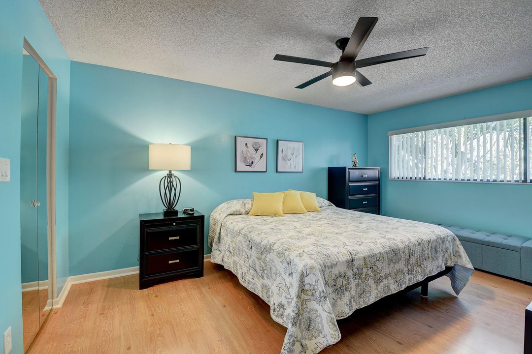 Active With Contract: $194,900 (2 beds, 2 baths, 940 Square Feet)