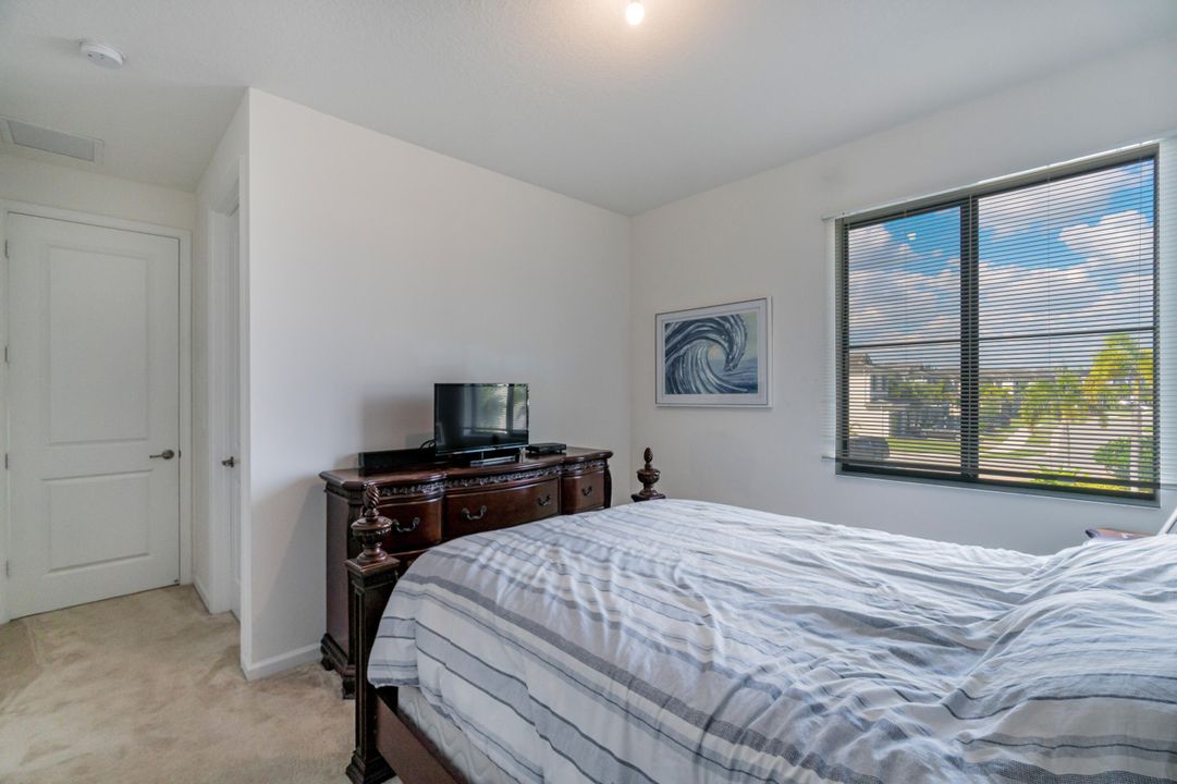 Active With Contract: $700,000 (4 beds, 3 baths, 2886 Square Feet)