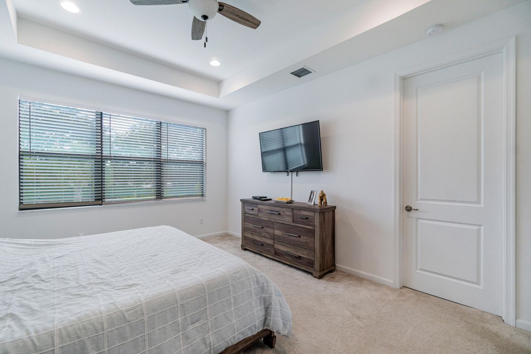 Active With Contract: $700,000 (4 beds, 3 baths, 2886 Square Feet)