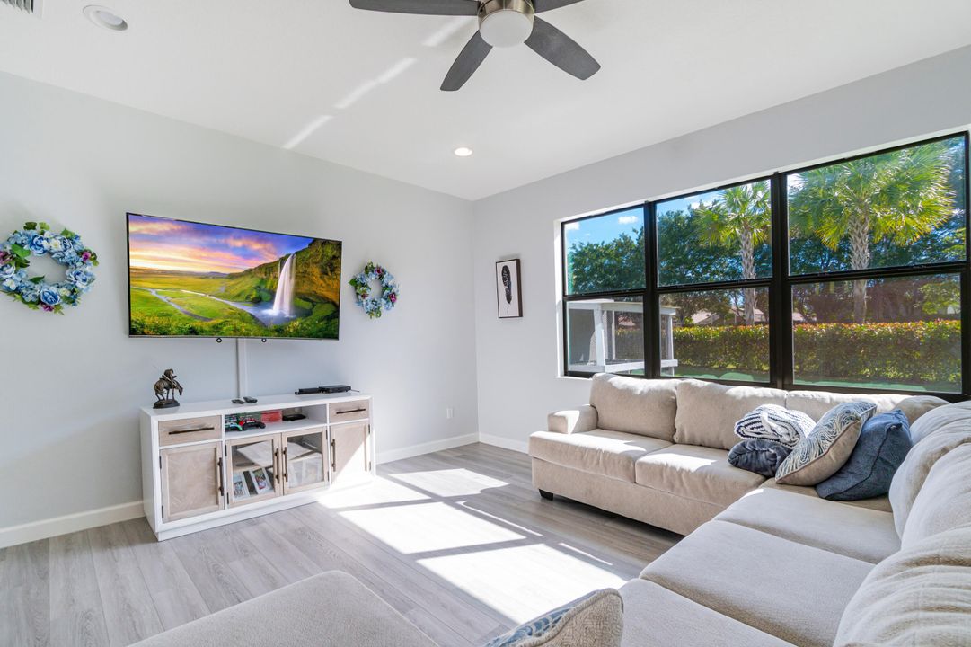 Active With Contract: $700,000 (4 beds, 3 baths, 2886 Square Feet)