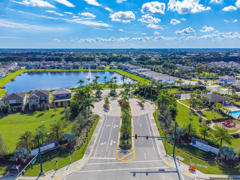 Active With Contract: $700,000 (4 beds, 3 baths, 2886 Square Feet)