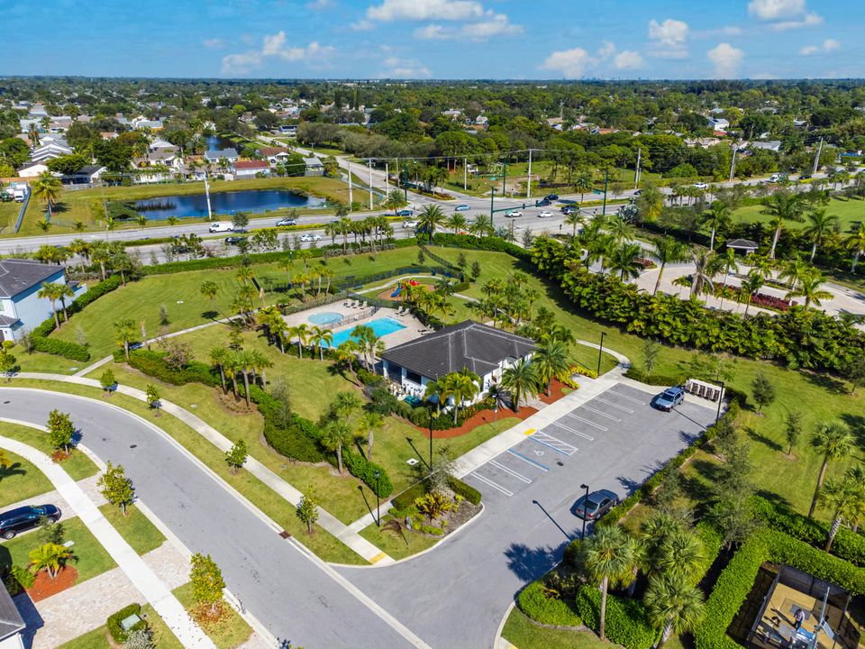 Active With Contract: $700,000 (4 beds, 3 baths, 2886 Square Feet)