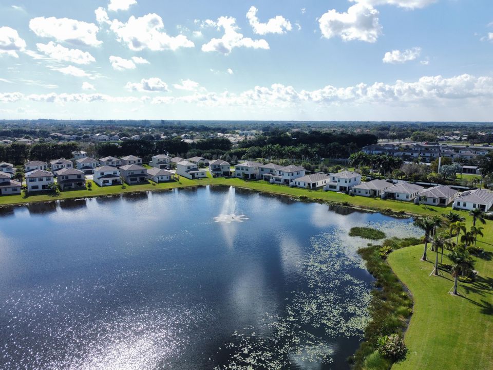 Active With Contract: $700,000 (4 beds, 3 baths, 2886 Square Feet)