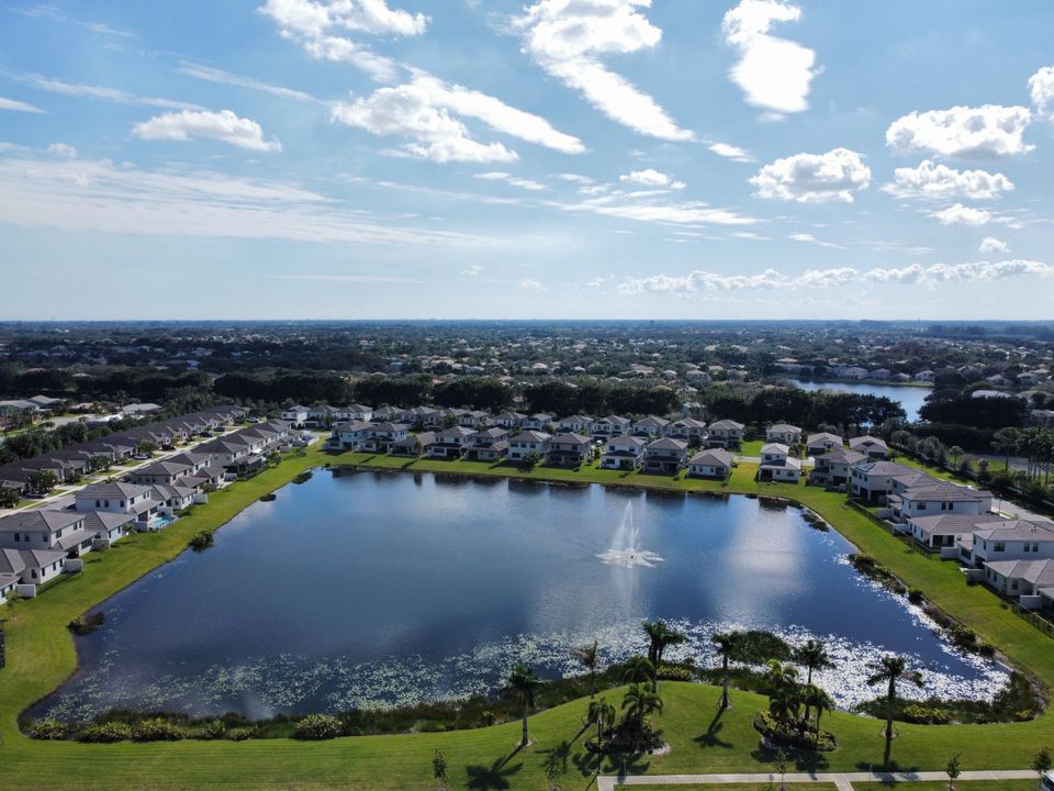 Active With Contract: $700,000 (4 beds, 3 baths, 2886 Square Feet)