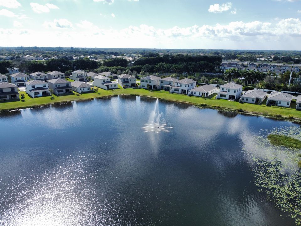 Active With Contract: $700,000 (4 beds, 3 baths, 2886 Square Feet)