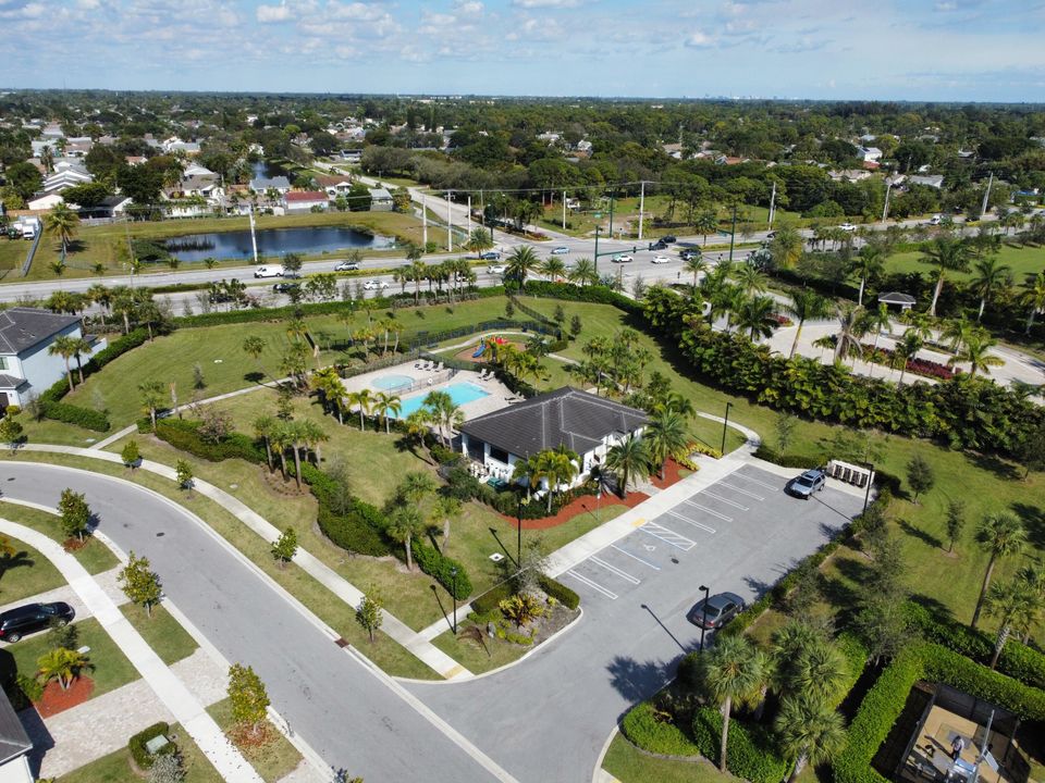 Active With Contract: $700,000 (4 beds, 3 baths, 2886 Square Feet)