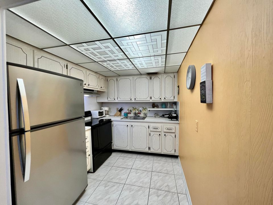 Active With Contract: $144,000 (2 beds, 1 baths, 798 Square Feet)