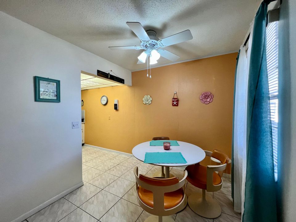 Active With Contract: $144,000 (2 beds, 1 baths, 798 Square Feet)