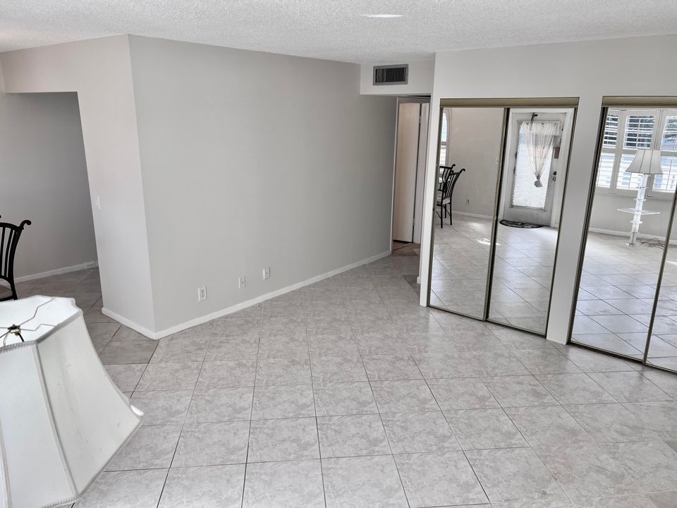 For Sale: $174,900 (2 beds, 1 baths, 835 Square Feet)