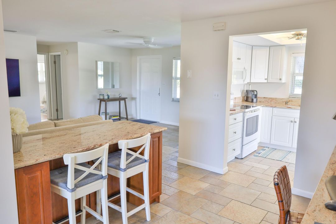 Active With Contract: $638,000 (2 beds, 2 baths, 1218 Square Feet)