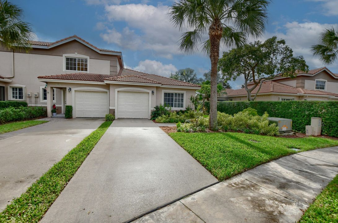 Active With Contract: $335,000 (3 beds, 2 baths, 1361 Square Feet)