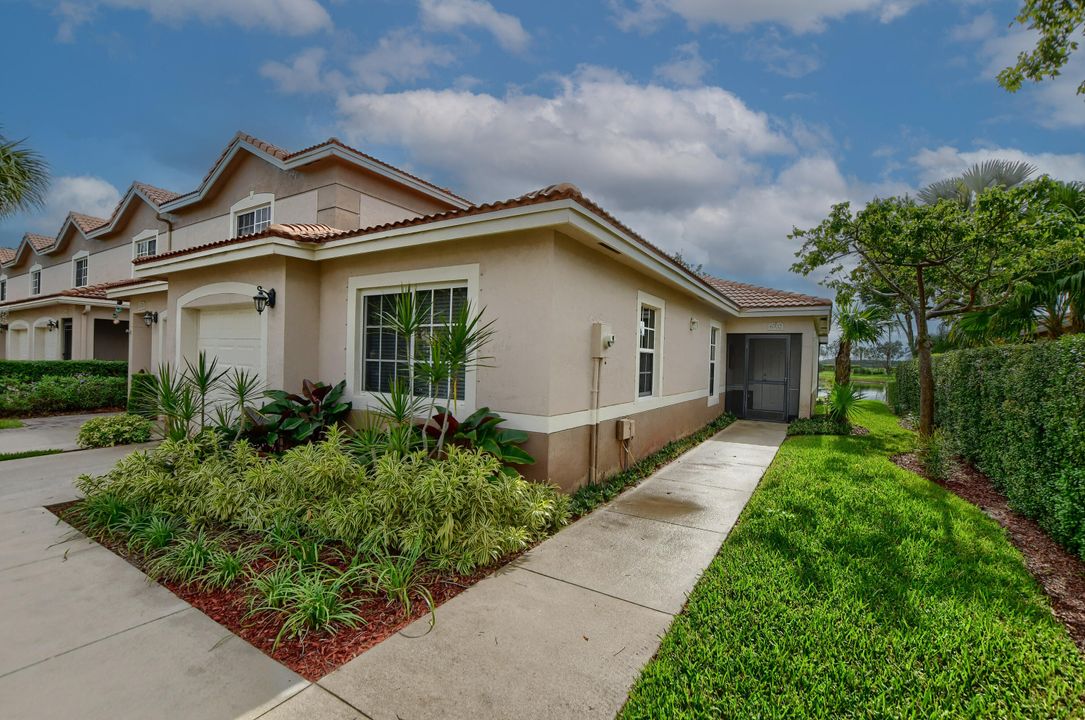 Active With Contract: $335,000 (3 beds, 2 baths, 1361 Square Feet)