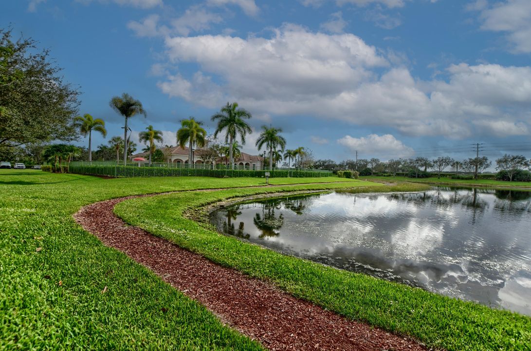 Active With Contract: $335,000 (3 beds, 2 baths, 1361 Square Feet)