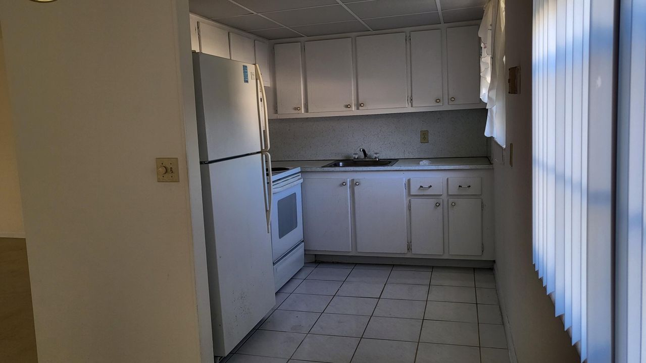 Active With Contract: $109,900 (2 beds, 1 baths, 798 Square Feet)